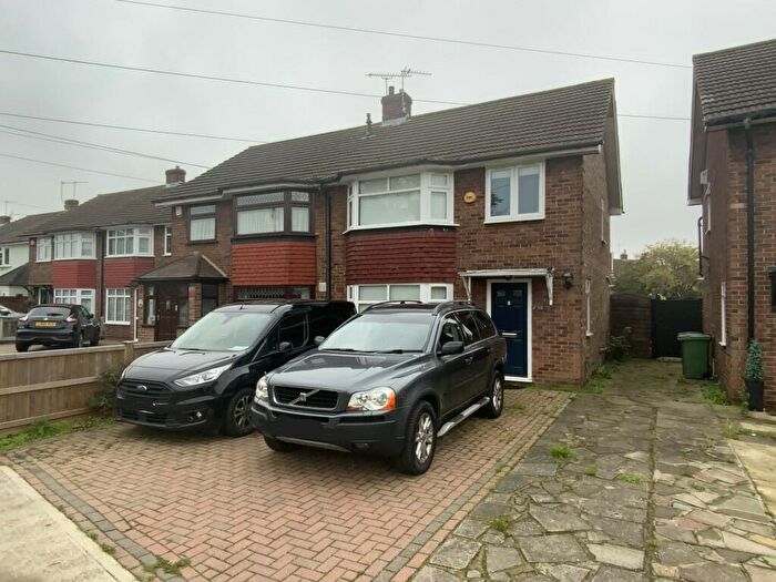 3 Bedroom Semi-Detached House To Rent In Wood Lane, Hornchurch, London, RM12
