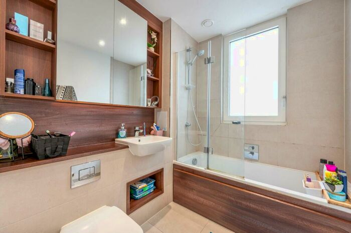 2 Bedroom Flat To Rent In College Road, Harrow Square, Harrow, HA1