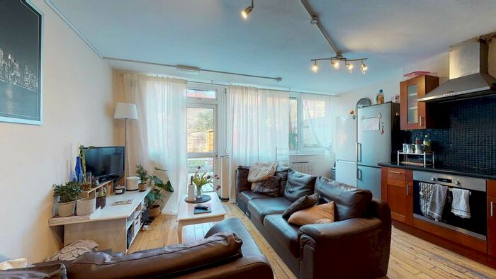 4 Bedroom Flat To Rent In Lytton Grove, London SW15