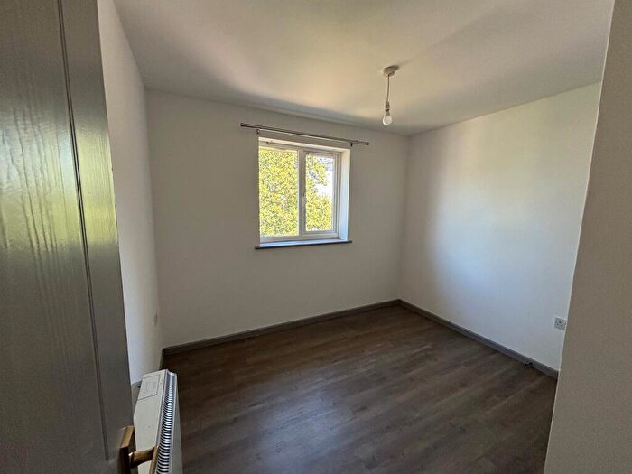 2 Bedroom Apartment To Rent In Roselee Court, CH42