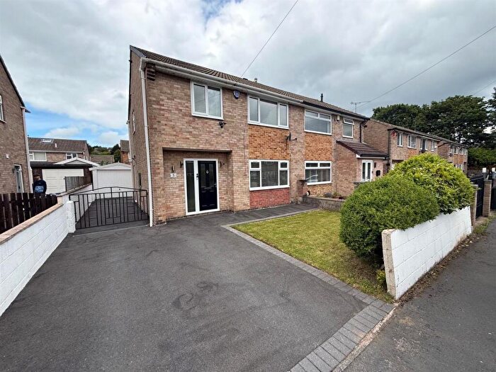 3 Bedroom Semi-Detached House For Sale In Cairns Close, Bolton, Bradford, BD2