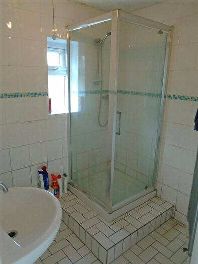 5 Bedroom Semi-Detached House To Rent In Arnold Road, Southampton, Hampshire, SO17