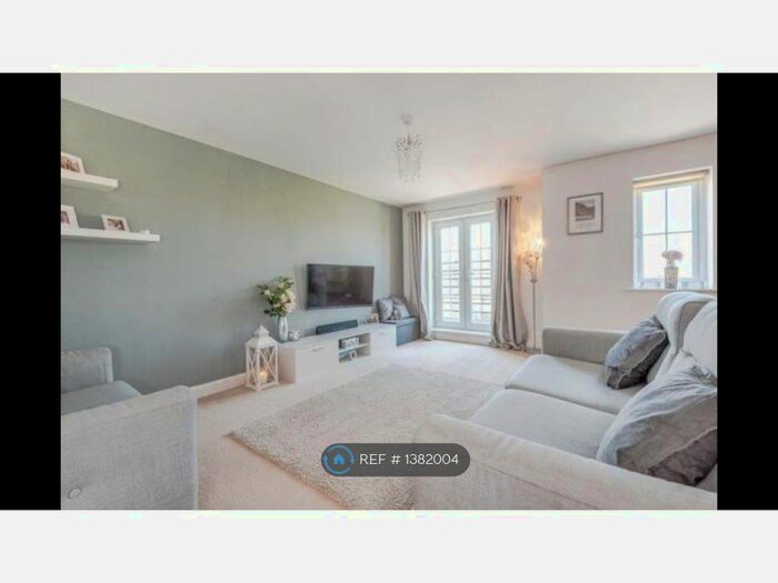 2 Bedroom Flat To Rent In The Willows, Leeds, LS10