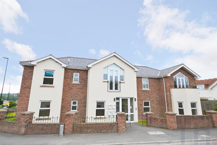 2 Bedroom Flat To Rent In Binstead, PO33