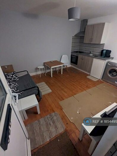 Studio To Rent In High Street, London, SE25