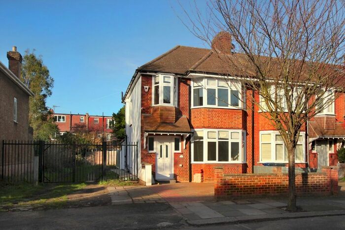 3 Bedroom Semi-Detached House To Rent In Park View, London, W3