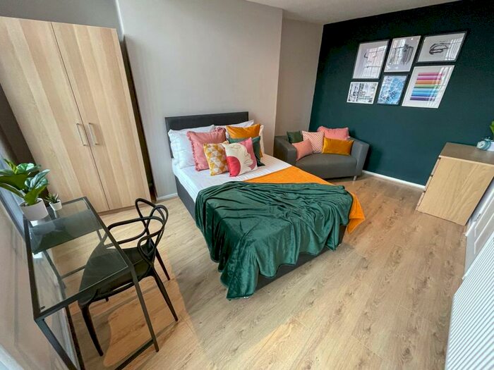 2 Bedroom Flat To Rent In Catharine Street, L8