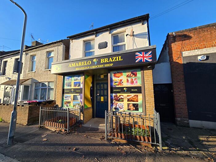 1 Bedroom Flat To Rent In Park Street, Westcliff-on-sea, Southend-on-sea, SS0