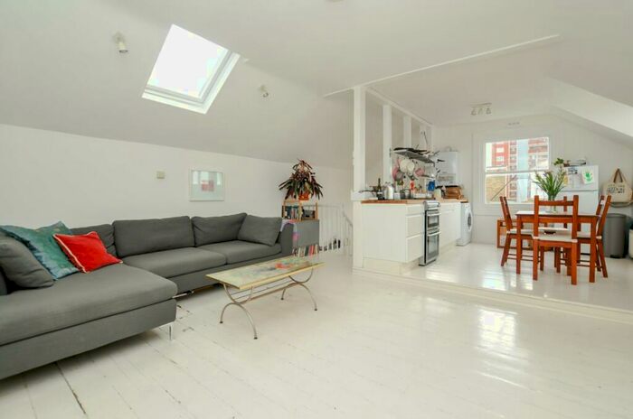 2 Bedroom Flat To Rent In Palatine Road, Stoke Newington, N16
