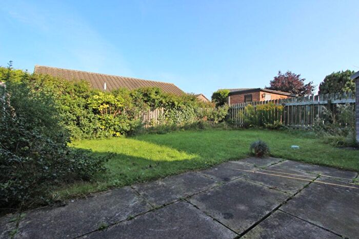 2 Bedroom End Of Terrace House To Rent In Thealby Gardens, Bessacarr, Doncaster, DN4