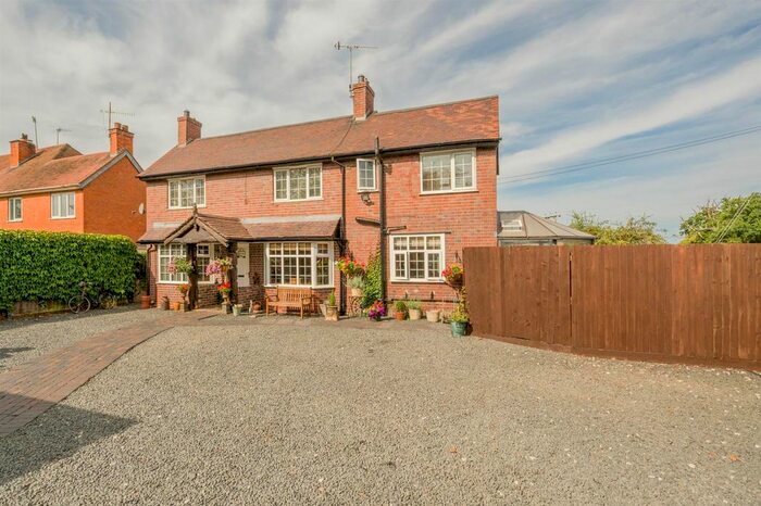 3 Bedroom Detached House For Sale In Worcester Road, Wychbold, Worcestershire, WR9