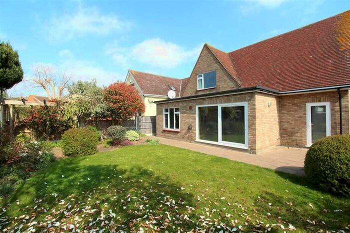4 Bedroom Detached House To Rent In Thorpe Bay, SS1