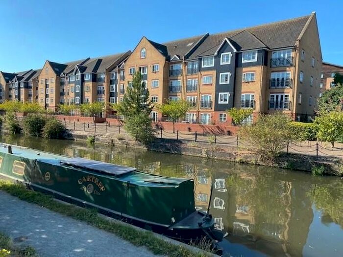 2 Bedroom Flat To Rent In Stationers Place, Apsley, HP3