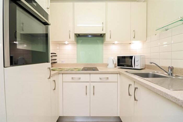1 Bedroom Flat For Sale In Mill Bay Lane, Horsham, RH12