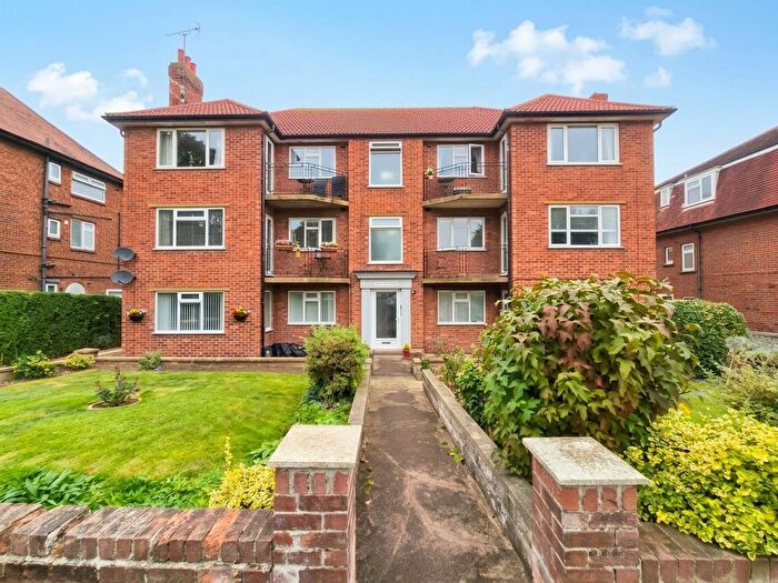2 Bedroom Flat For Sale In Givendale Road, Scarborough, YO12
