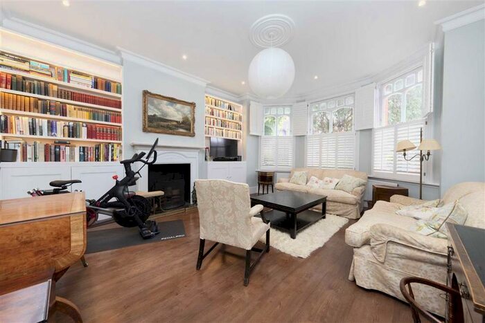 4 Bedroom Semi-Detached House To Rent In Melrose Avenue, London, NW2