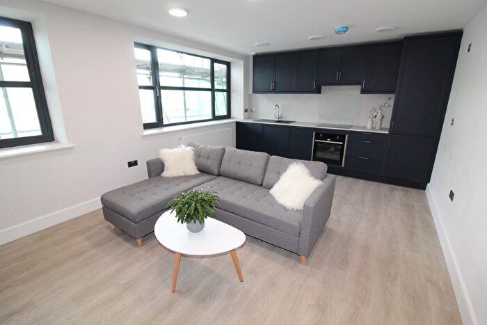 2 Bedroom Property To Rent In Park Square, Pudsey, LS28