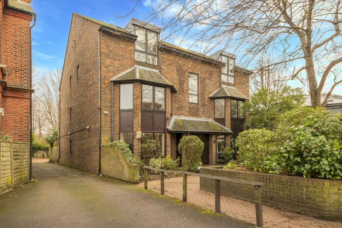 2 Bedroom Flat To Rent In Castelnau, Barnes, SW13