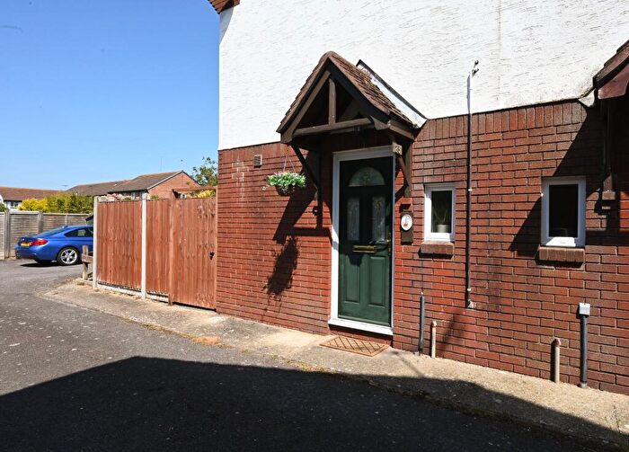 1 Bedroom End Of Terrace House For Sale In Moraunt Drive, Middleton-On-Sea, Bognor Regis, PO22