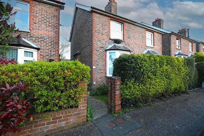 2 Bedroom Character Property For Sale In Dormans Park Road, East Grinstead, RH19