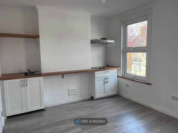 Studio To Rent In Clacton Road, Walthamstow, E17