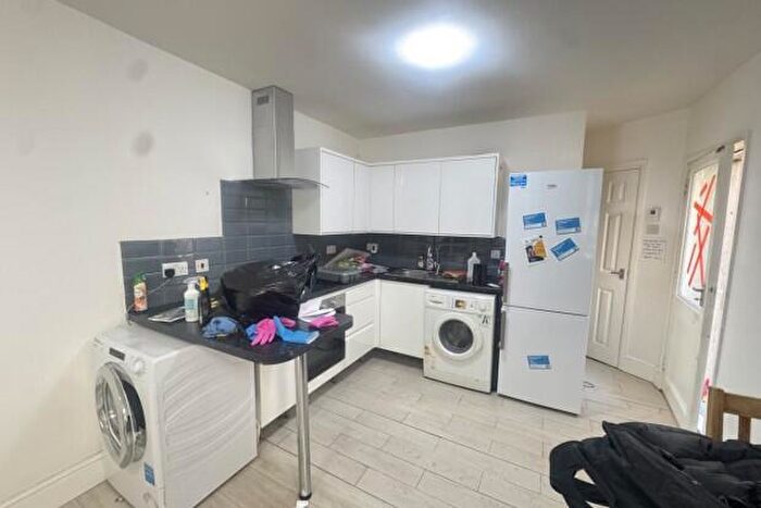 2 Bedroom Flat To Rent In Claude Road Cardiff, CF24