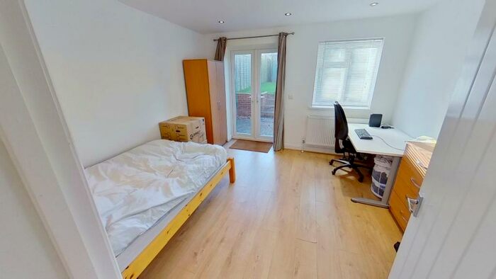 3 Bedroom Semi-Detached House To Rent In Woodside Road, Guildford, Surrey, GU2