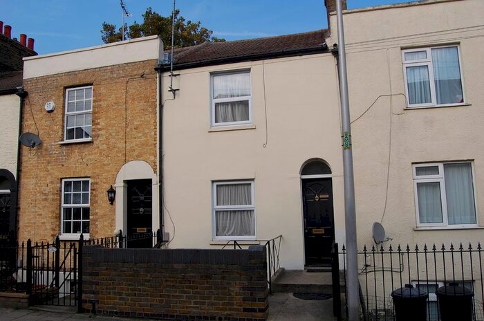4 Bedroom Terraced House To Rent In Saunders Street, Gillingham, ME7