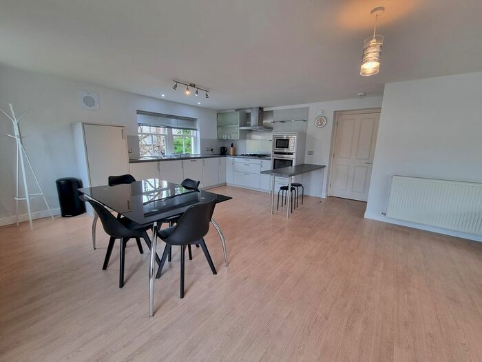 2 Bedroom Flat To Rent In Queens Road, The West End, Aberdeen, AB15