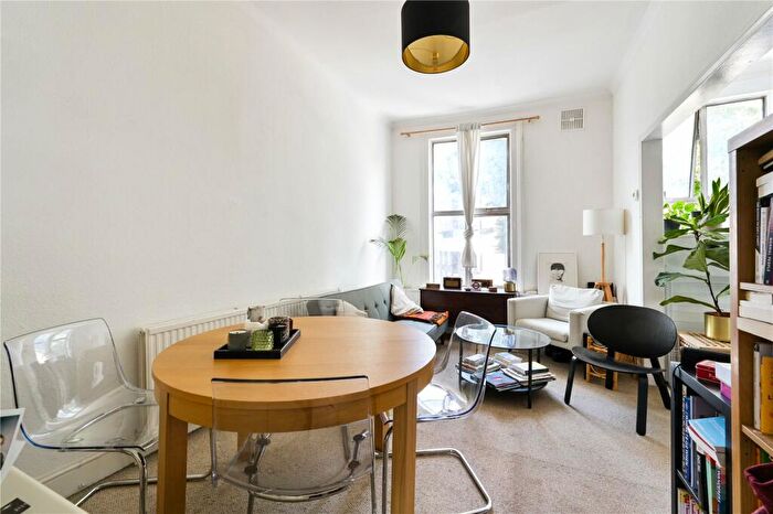 1 Bedroom Apartment For Sale In Newington Green Road, London, N1