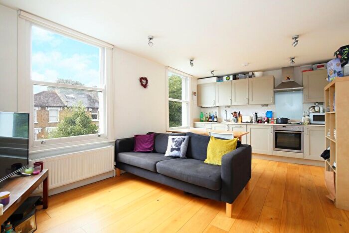 3 Bedroom Apartment To Rent In Lancaster Road, N4