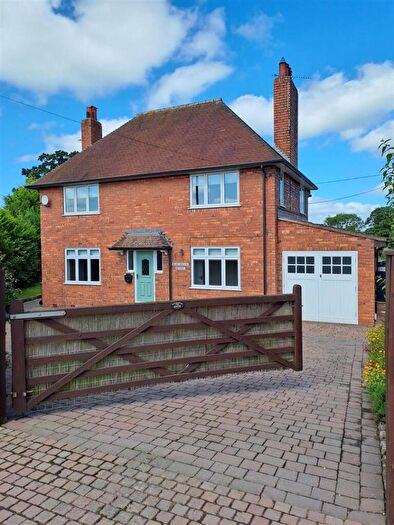 4 Bedroom Detached House To Rent In Pickhill Lane, Cross Lanes, LL13