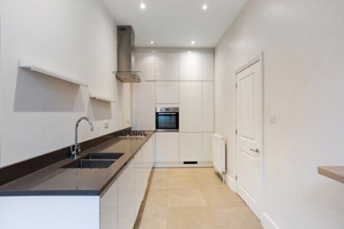2 Bedroom Flat To Rent In Nevern Square, London, SW5