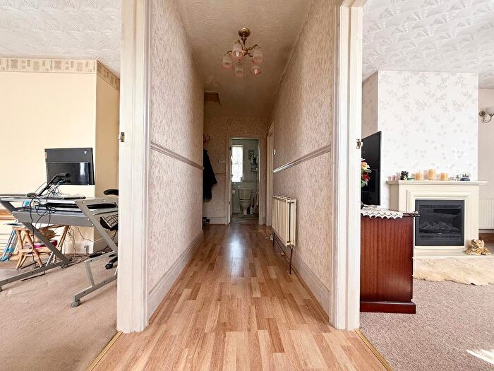 2 Bedroom Detached Bungalow For Sale In Wigmore Lane, Stopsley, Luton, Bedfordshire, LU2