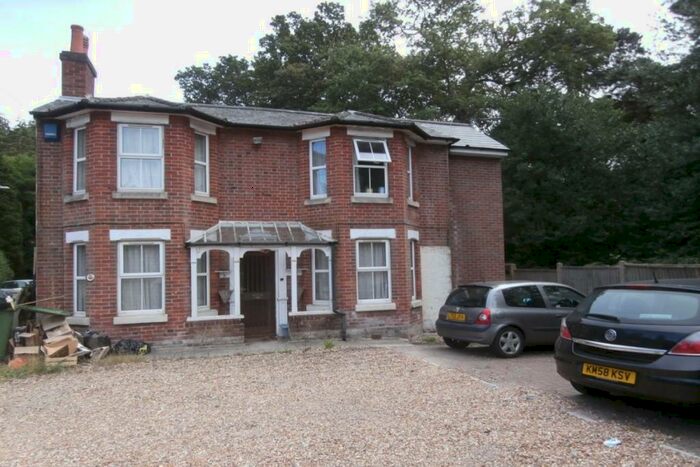 4 Bedroom Semi-Detached House To Rent In Burgess Road, Southampton, Hampshire, SO16