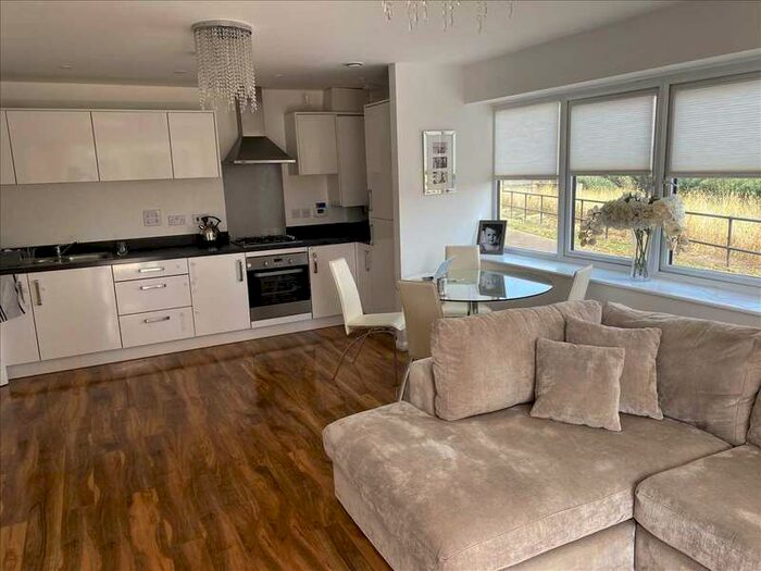 2 Bedroom Apartment To Rent In Swallowtail House, 23 Riverside Wharf, Dartford, DA1