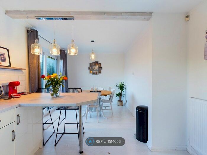 3 Bedroom Semi-Detached House To Rent In Fenpark Road, Stoke-On-Trent, ST4