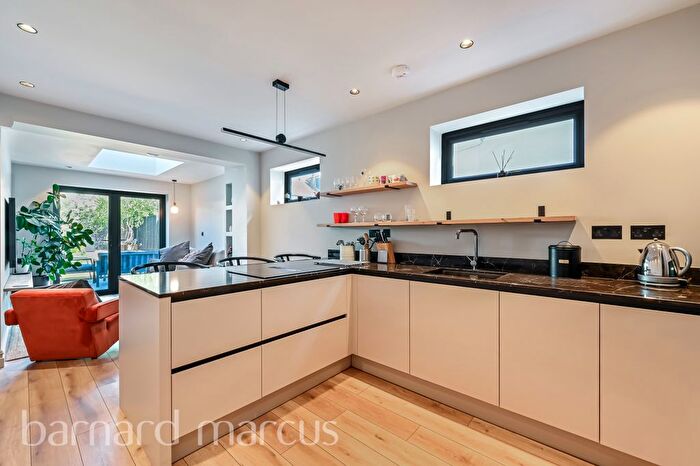 2 Bedroom Flat To Rent In Danbrook Road, Streatham, SW16