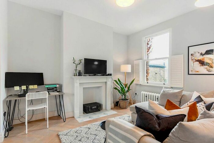 3 Bedroom Flat To Rent In Chaldon Road, Fulham, London, SW6