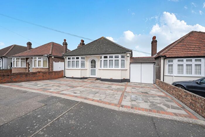 3 Bedroom Bungalow For Sale In St. Audrey Avenue, Bexleyheath, DA7