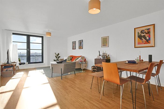 2 Bedroom Flat For Sale In Commercial Road, Zenith House, E14