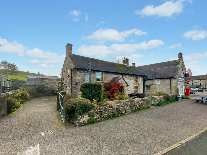 3 Bedroom Semi-Detached House For Sale In Market Place, Hartington, SK17