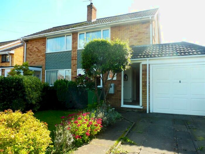 3 Bedroom House To Rent In Oakleighs, Stourbridge, DY8