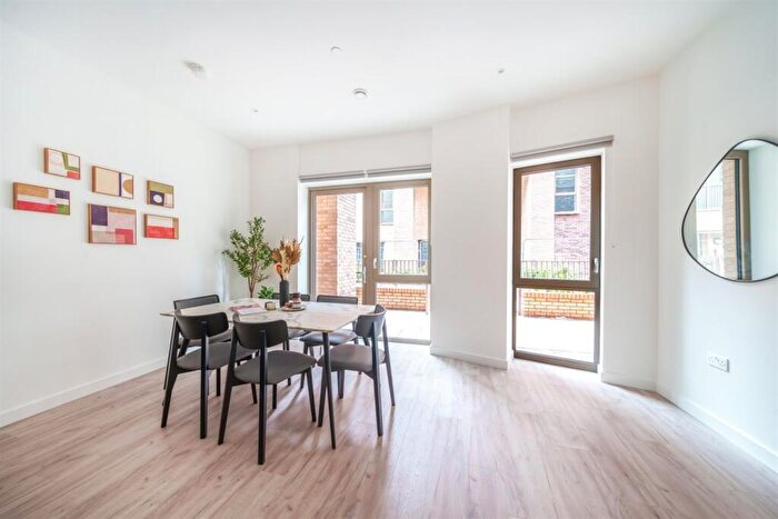 2 Bedroom Apartment To Rent In Bed, Th Floor, Tyne, Refinery House In Anchors Point, E16