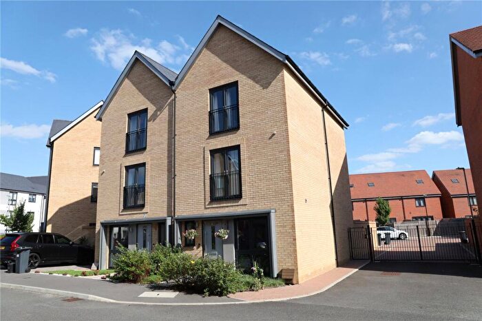 4 Bedroom Semi Detached House To Rent In Tidman Road, Reading, RG2