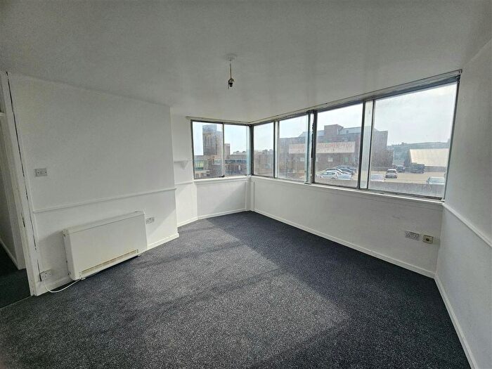 2 Bedroom Flat To Rent In Arlington House, Margate, CT9