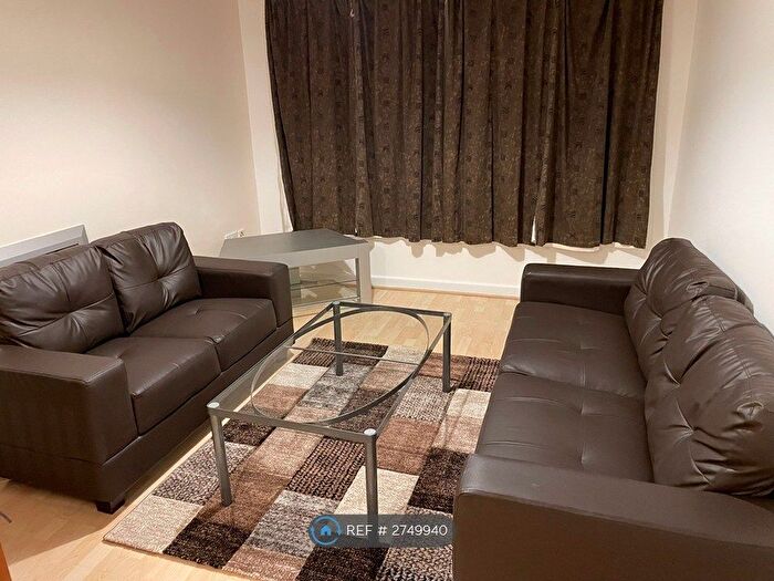 2 Bedroom Flat To Rent In Eccles New Road, Manchester, Salford, M5