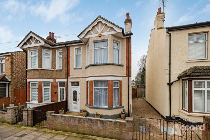 4 Bedroom Semi Detached House For Sale In Mildmay Road, Romford, RM7