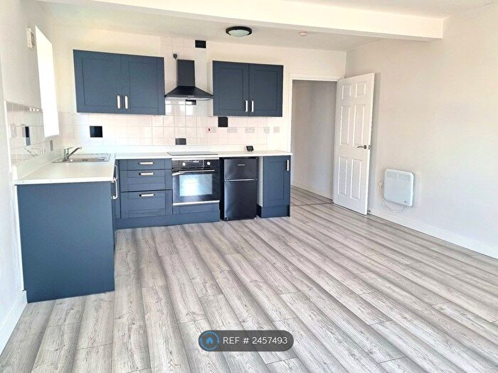 1 Bedroom Flat To Rent In Longhill Avenue, Chatham, ME5
