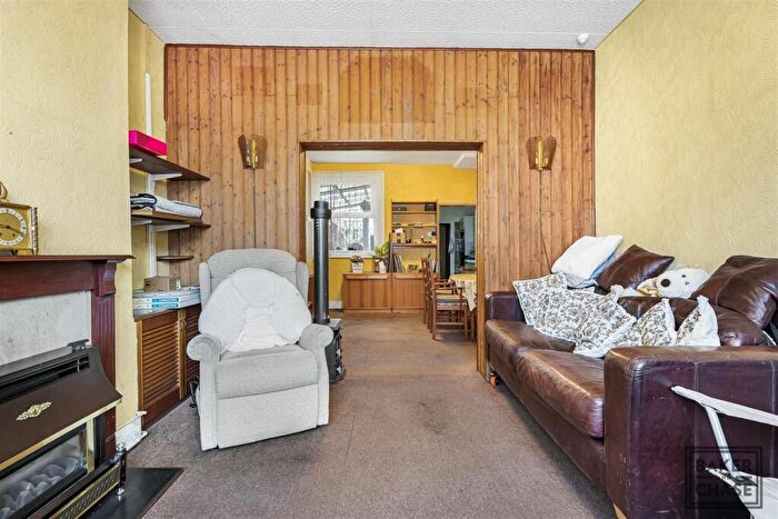 3 Bedroom Terraced House For Sale In Holtwhites Hill, Enfield, EN2